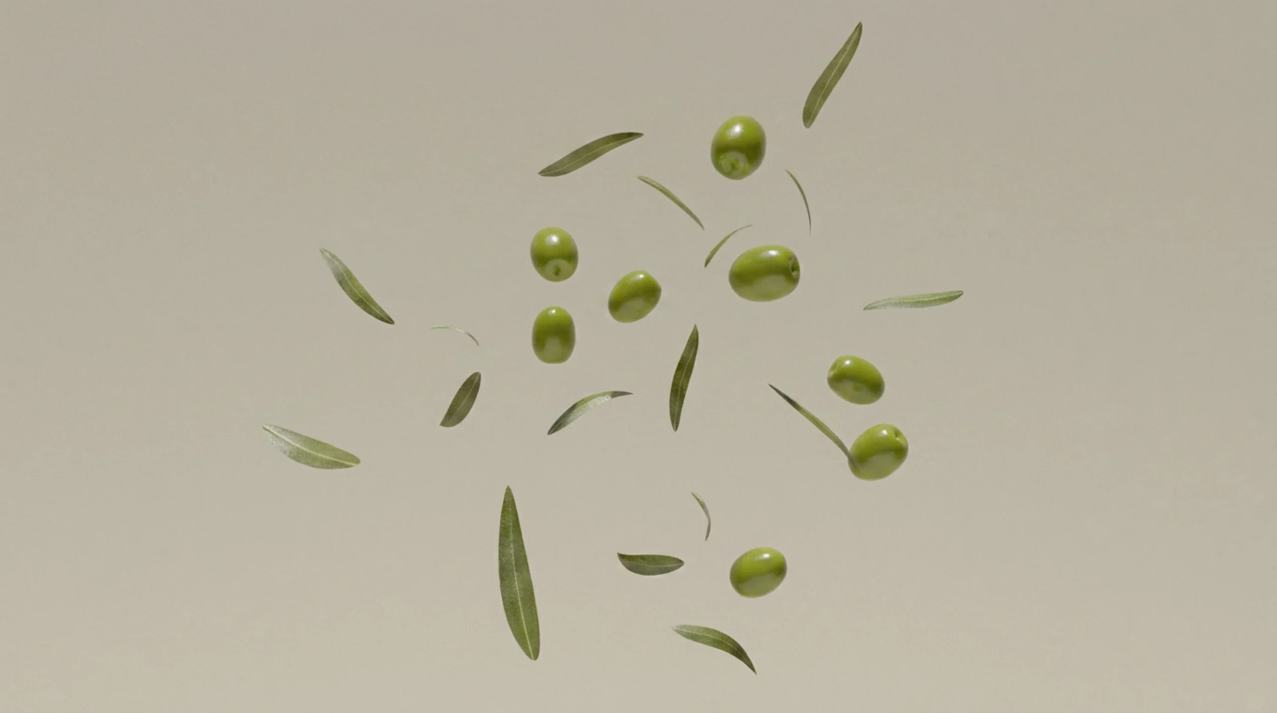 Aceitunas verdes artesanales en cuenco rústico